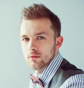 <b>Josh Morehouse</b><br>32 years old, IT professional and vlogger</br>